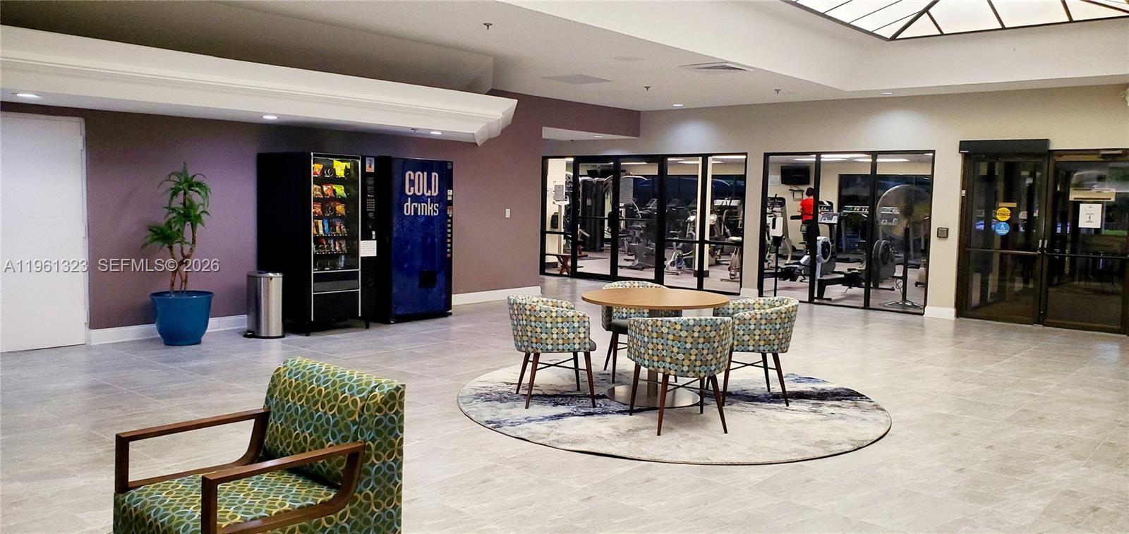 SUNRISE LAKES 213 CONDO - Residential