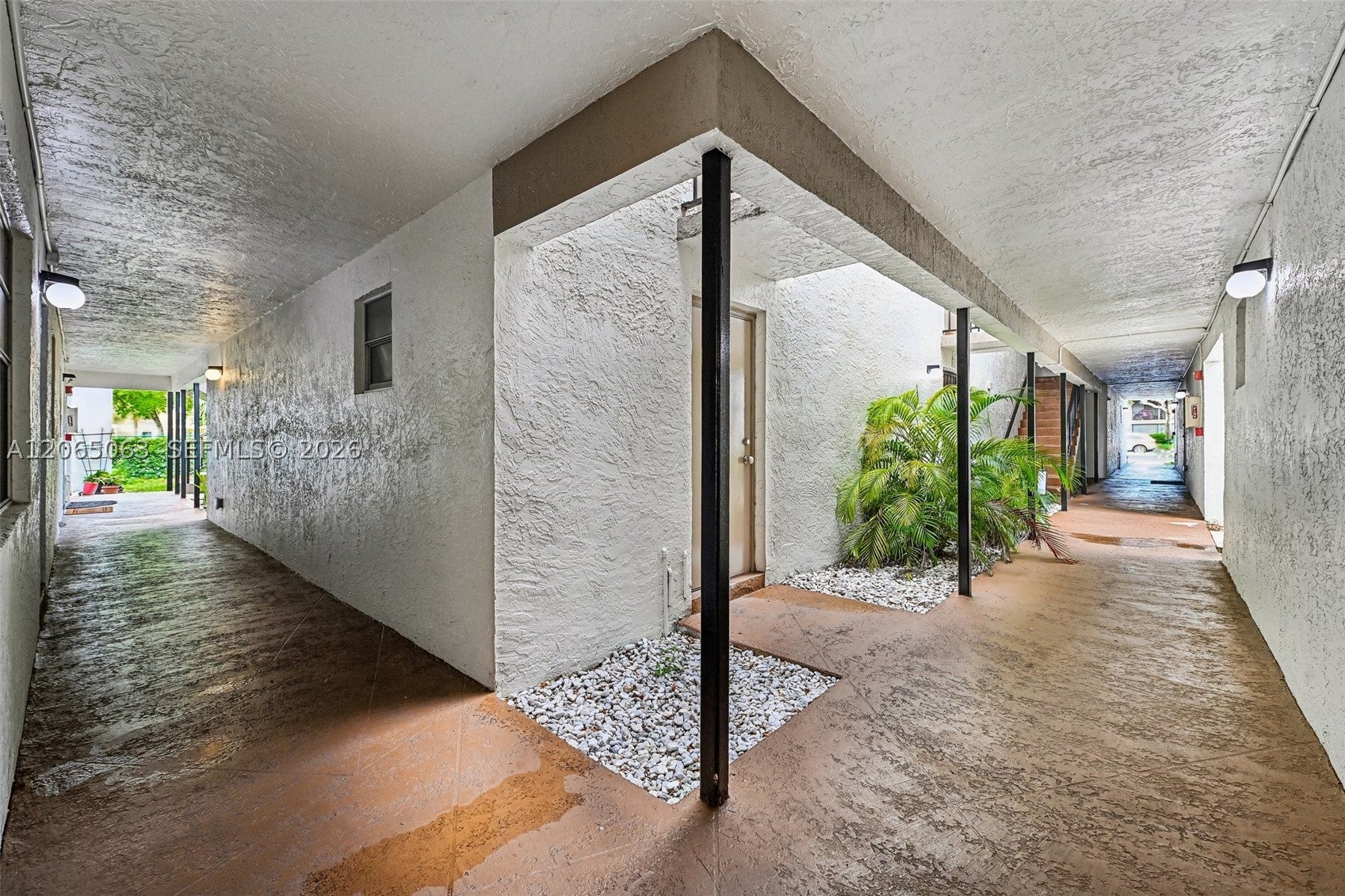 2830 Riverside Dr 103-3