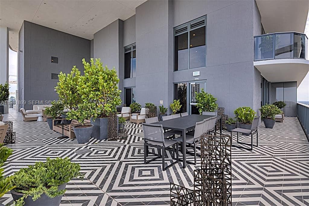 801 SMA RESIDENCES CONDO - Residential