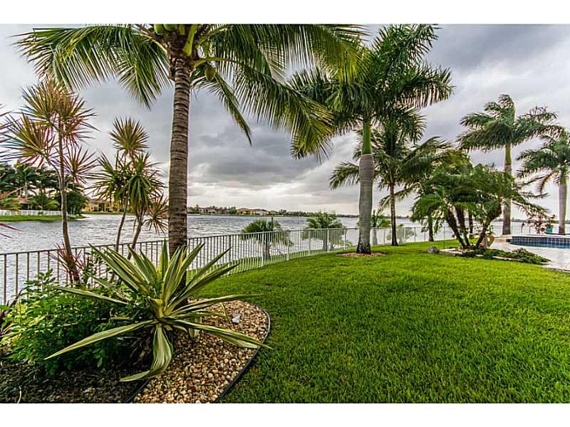 SUNSET LAKES PLAT THREE 1 - Residential