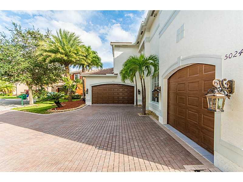 SUNSET LAKES PLAT THREE 1 - Residential