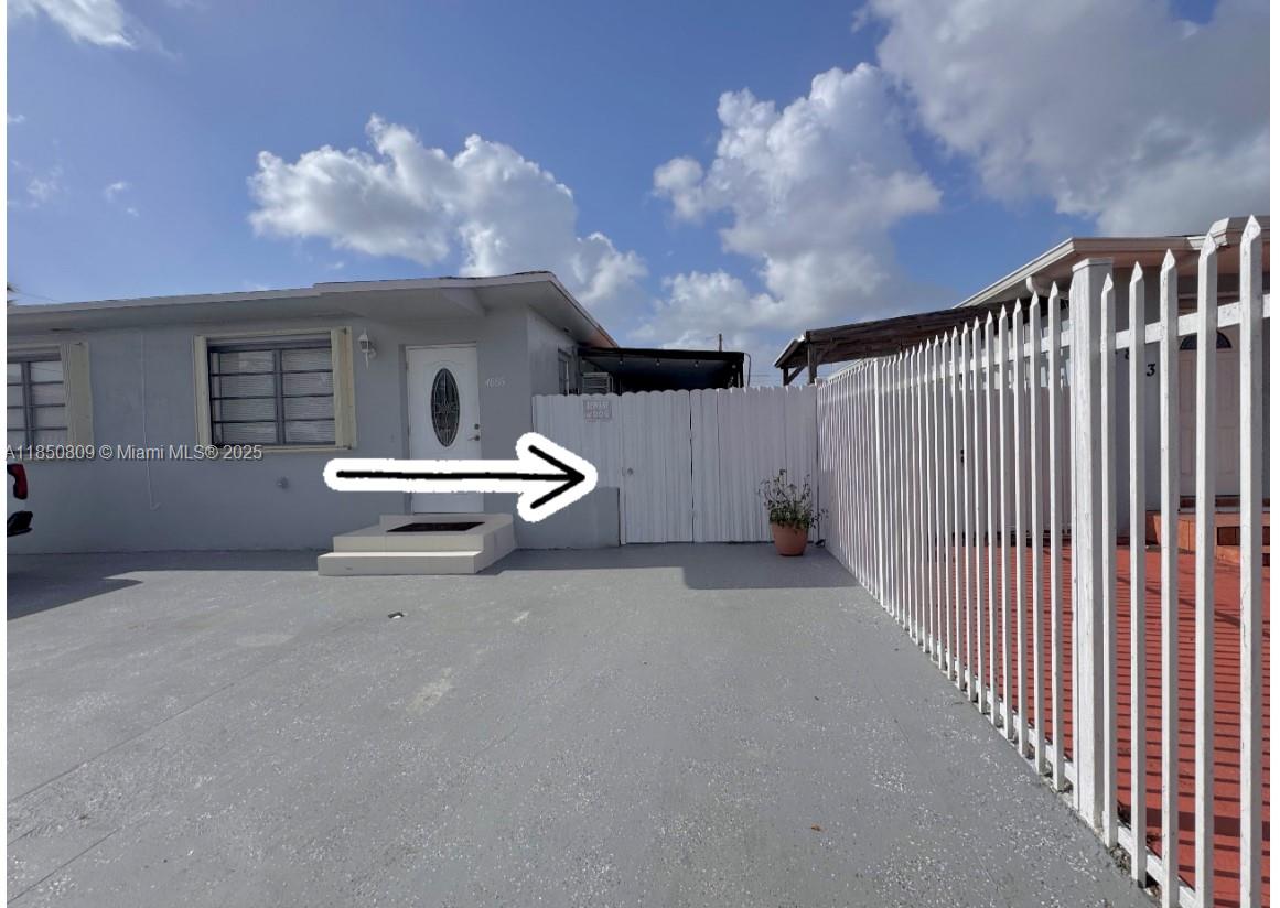 Excellent location!!! Beautiful studio 1 parking space, patio, terrace and laundry.