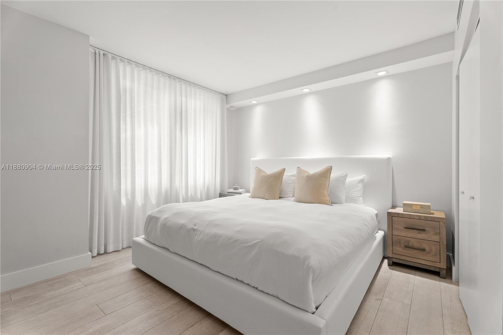 RONEY PALACE CONDO - Residential