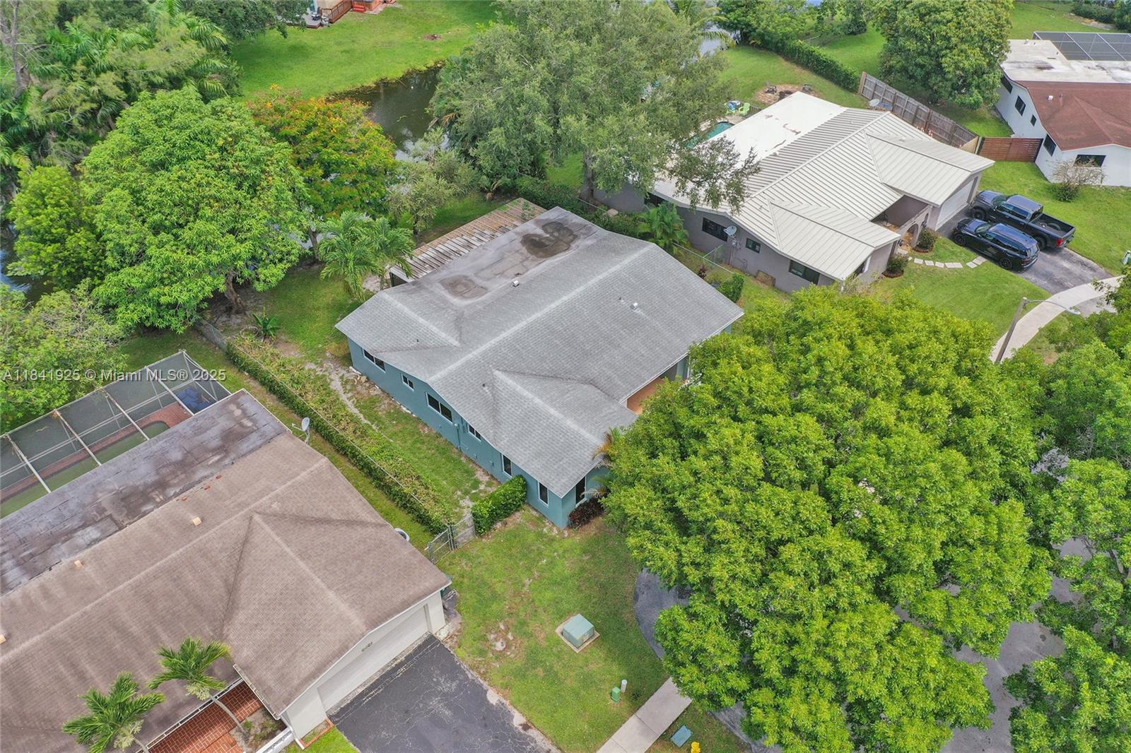 5421 SW 94th Ave