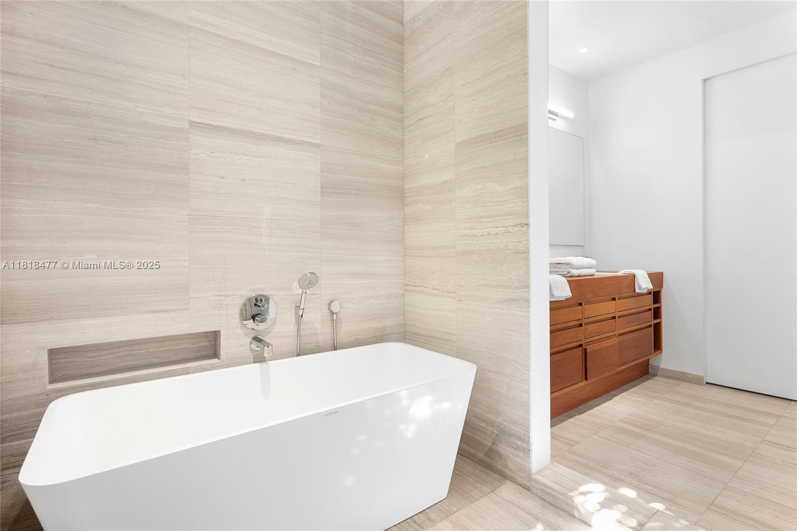 DI LIDO ISLAND - Residential Lease