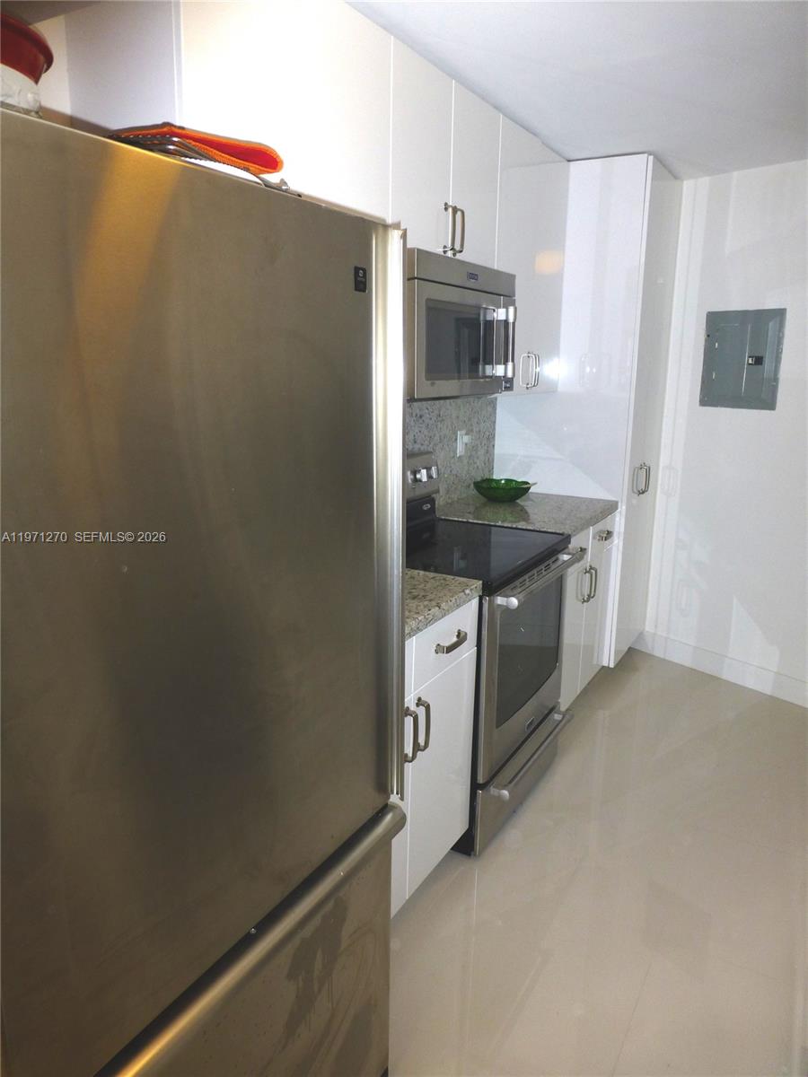 1881 Washington Ave 2E