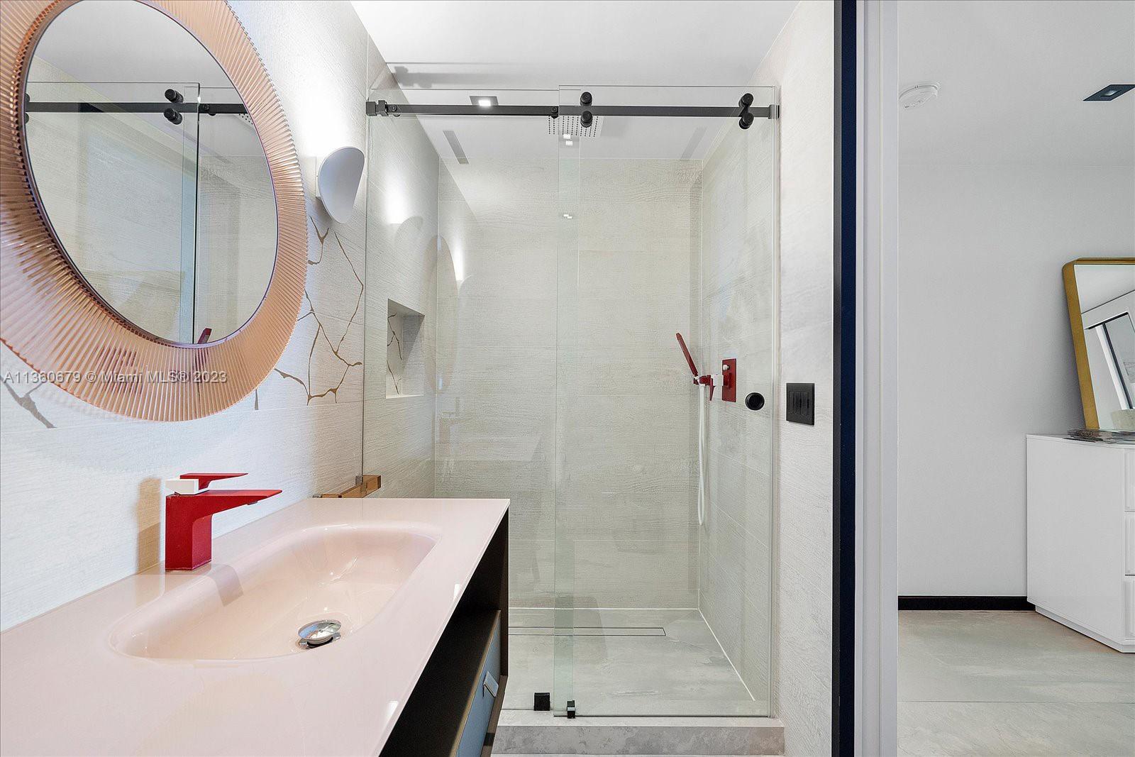 THE GRAND VENETIAN CONDO - Residential