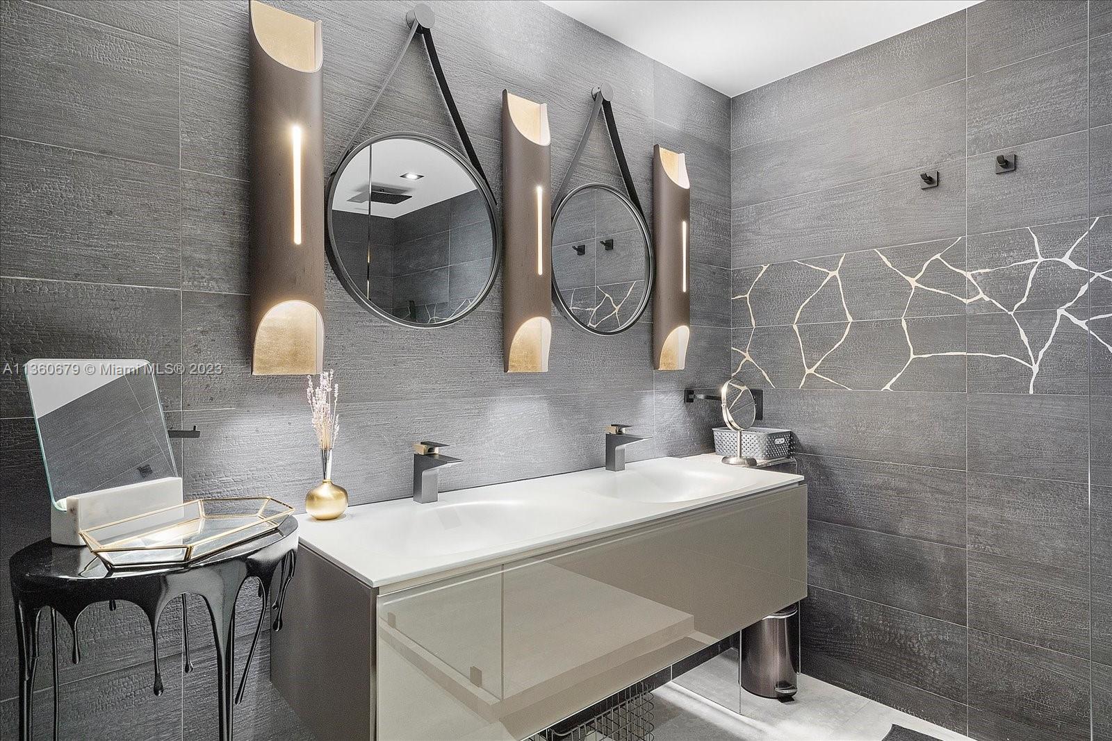 THE GRAND VENETIAN CONDO - Residential