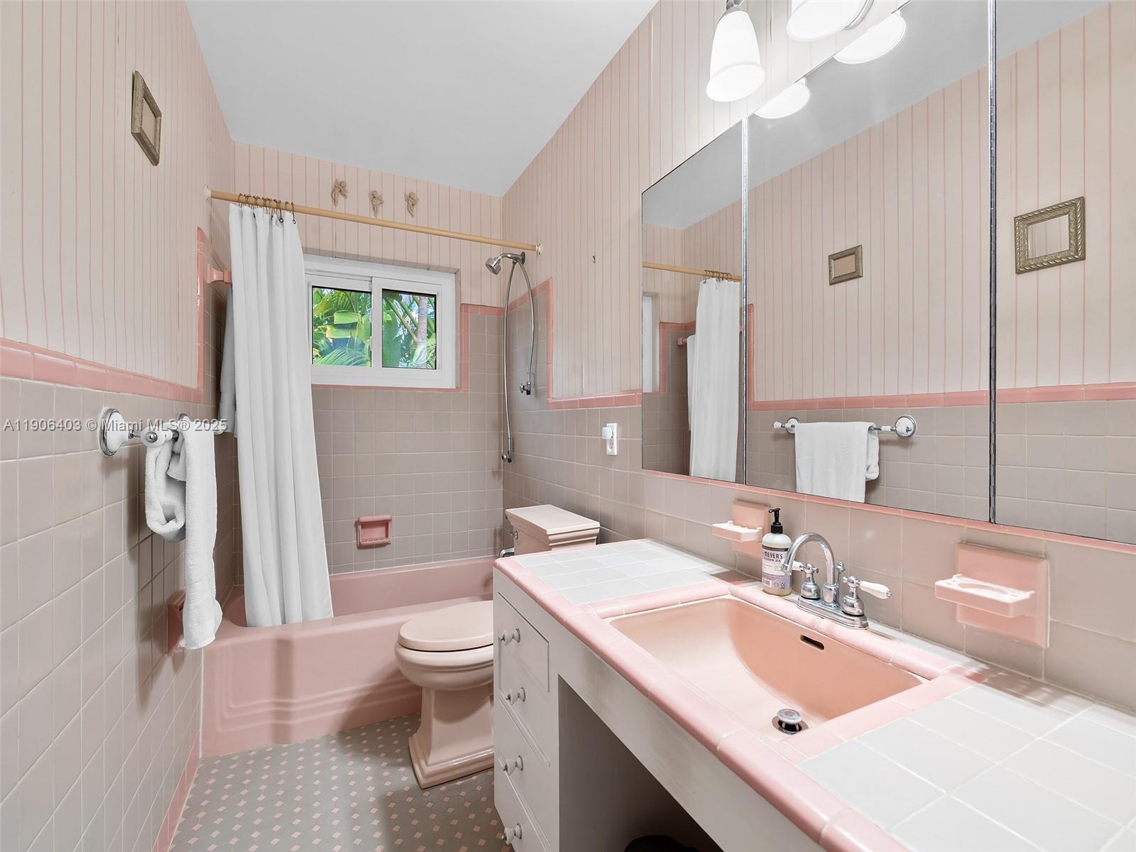 HOLLYWOOD LAKES SECTION - Residential