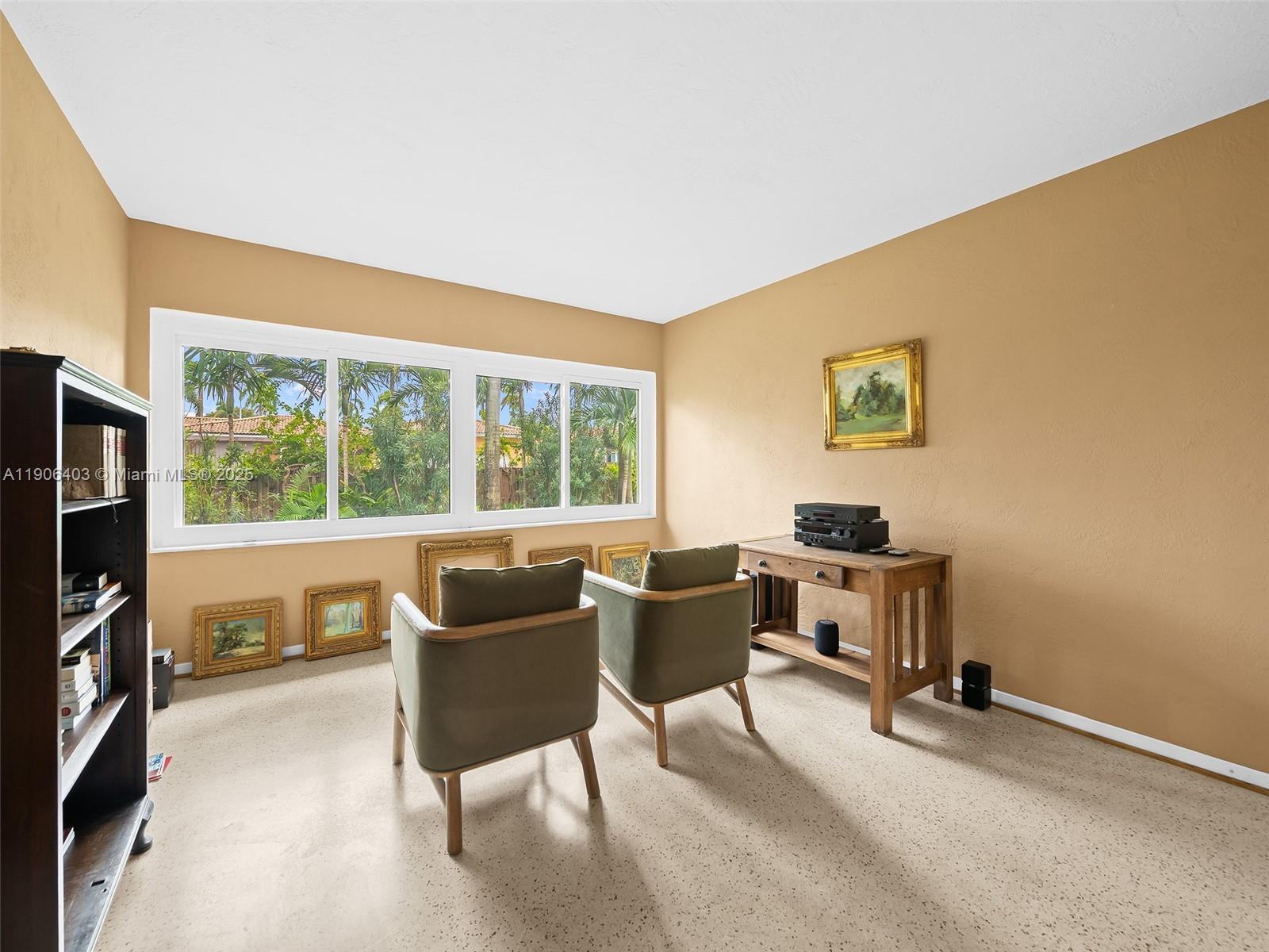 HOLLYWOOD LAKES SECTION - Residential