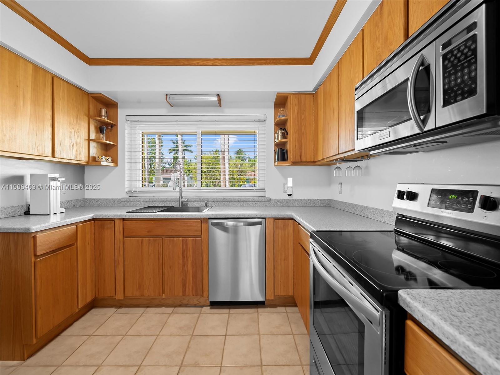 HOLLYWOOD LAKES SECTION - Residential