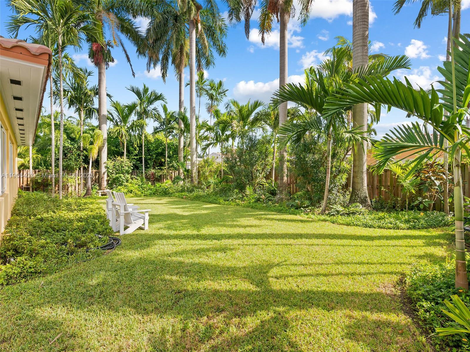 HOLLYWOOD LAKES SECTION - Residential