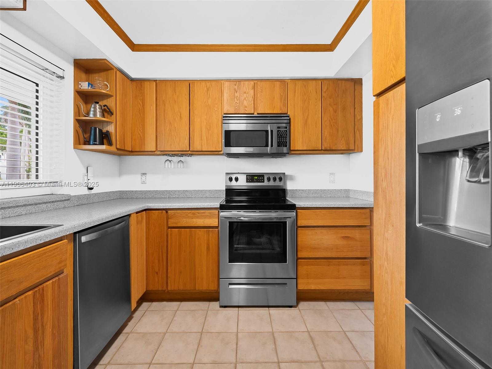 HOLLYWOOD LAKES SECTION - Residential