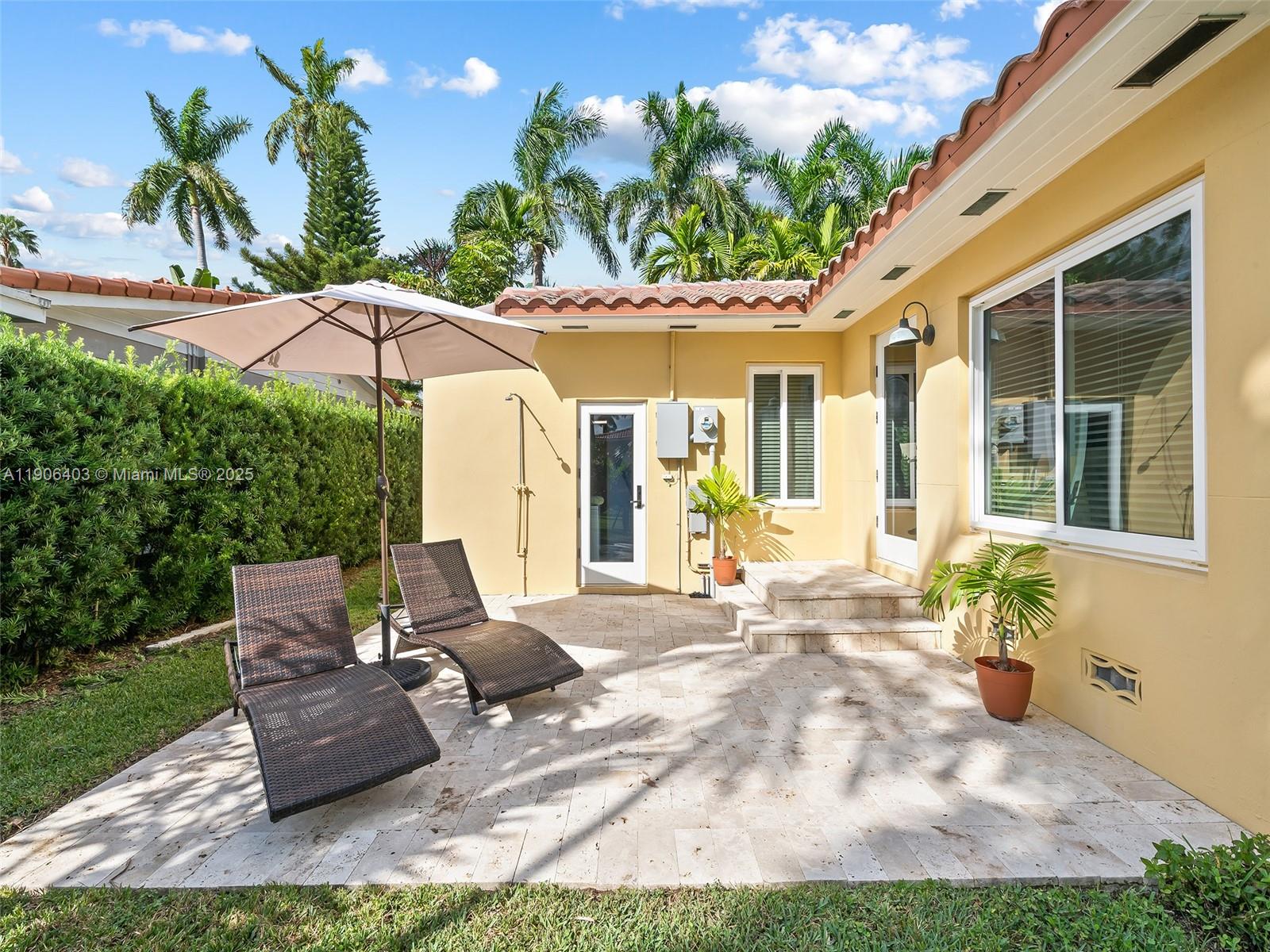 HOLLYWOOD LAKES SECTION - Residential