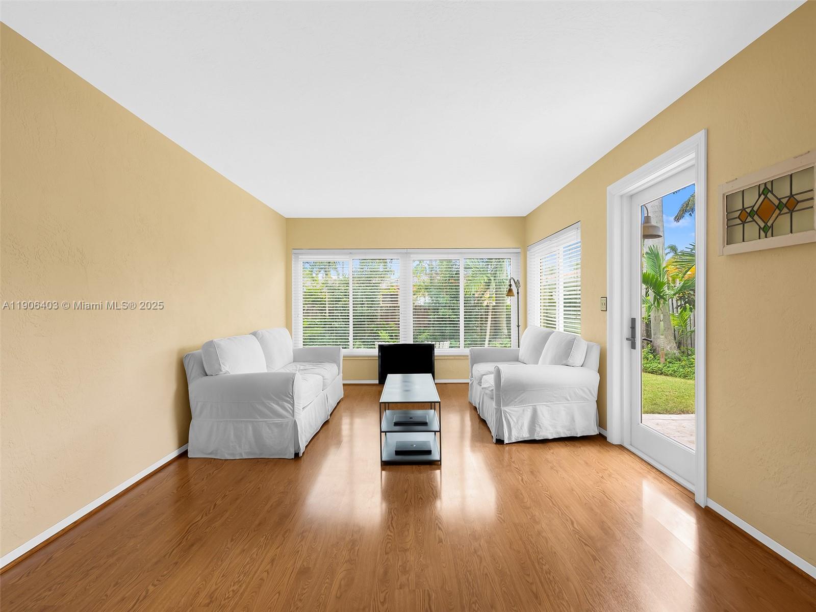 HOLLYWOOD LAKES SECTION - Residential