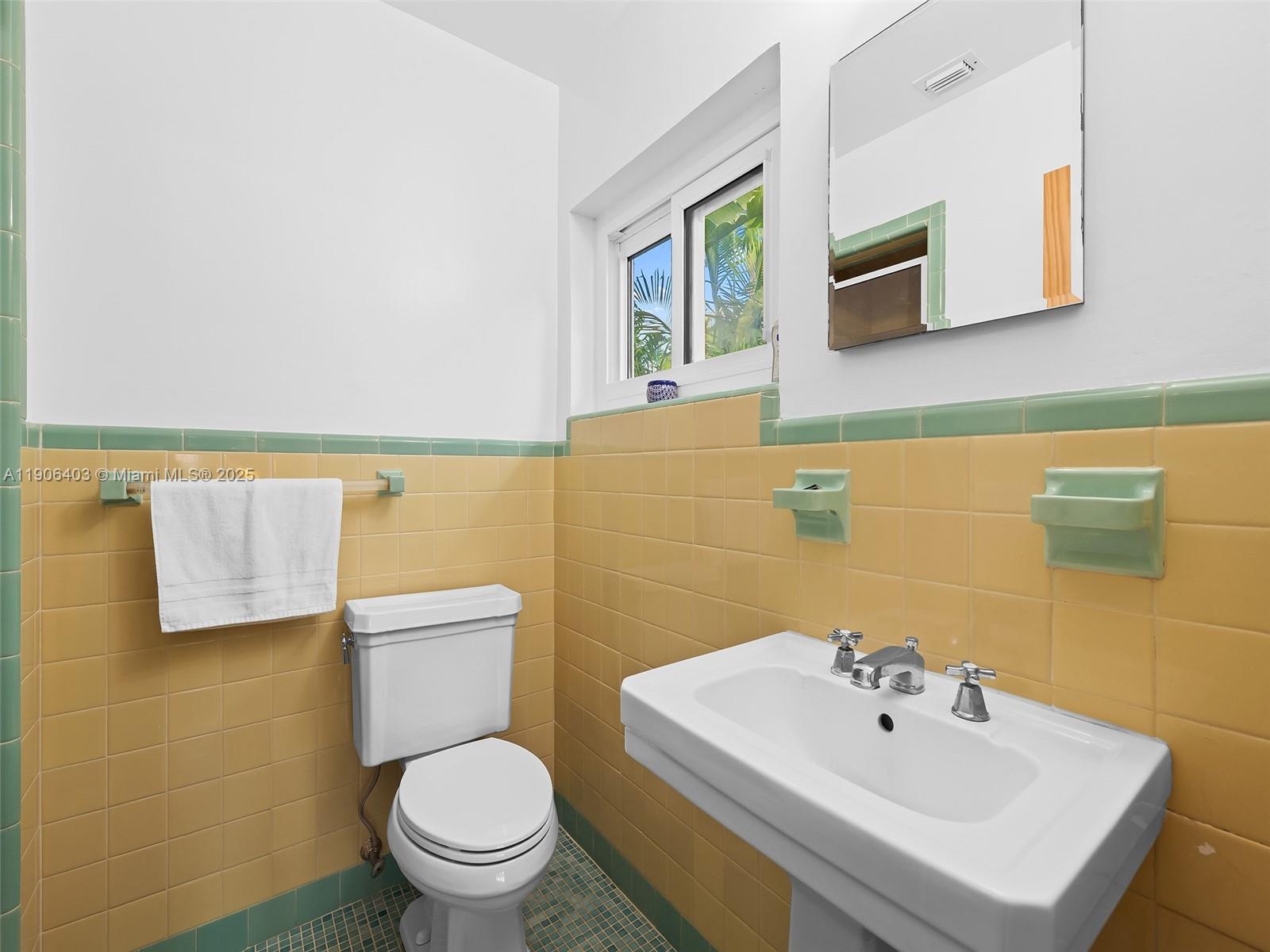 HOLLYWOOD LAKES SECTION - Residential