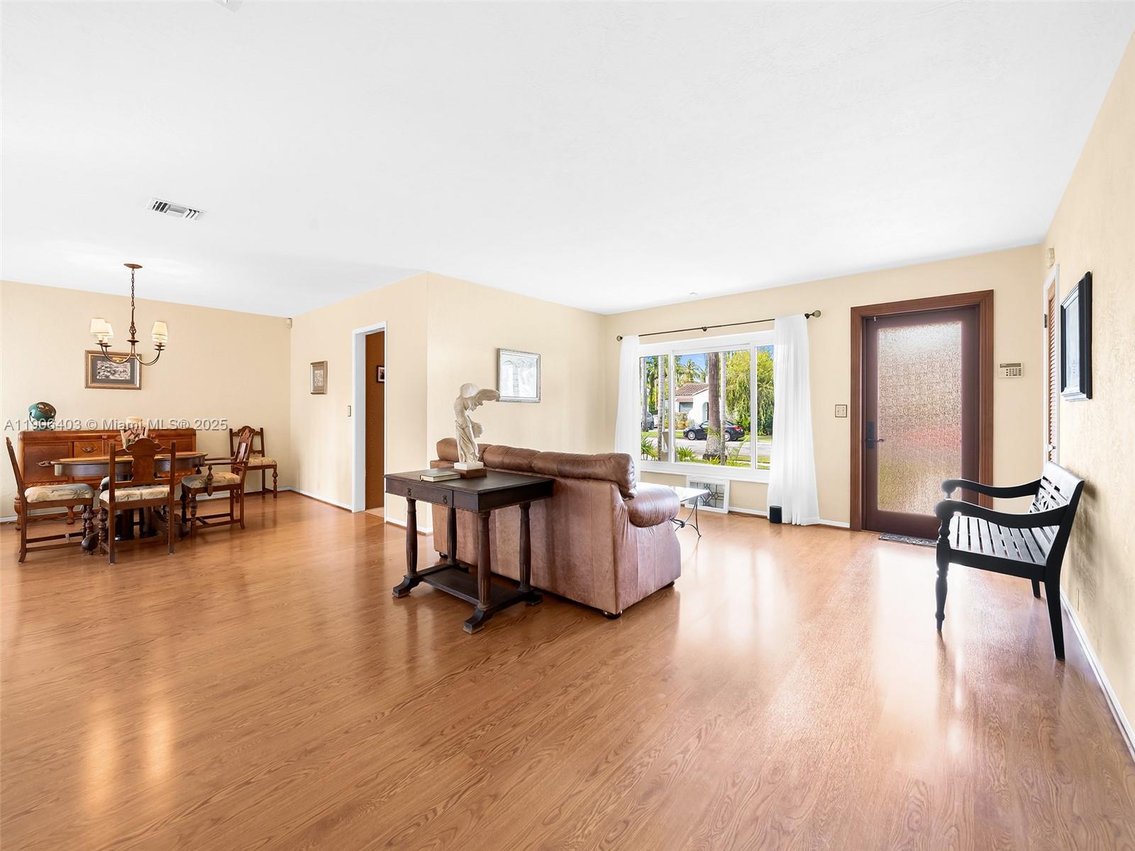 HOLLYWOOD LAKES SECTION - Residential