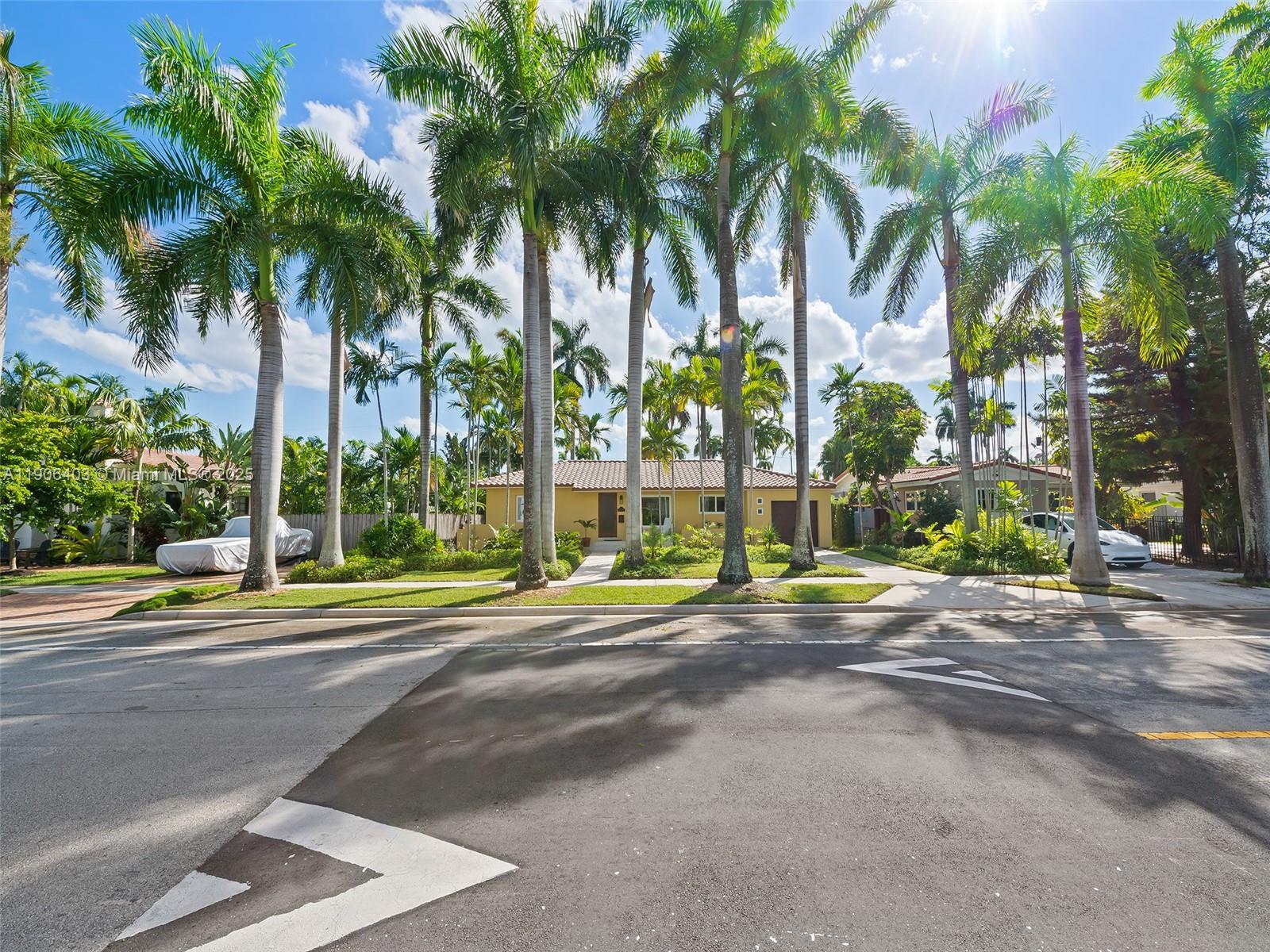 HOLLYWOOD LAKES SECTION - Residential