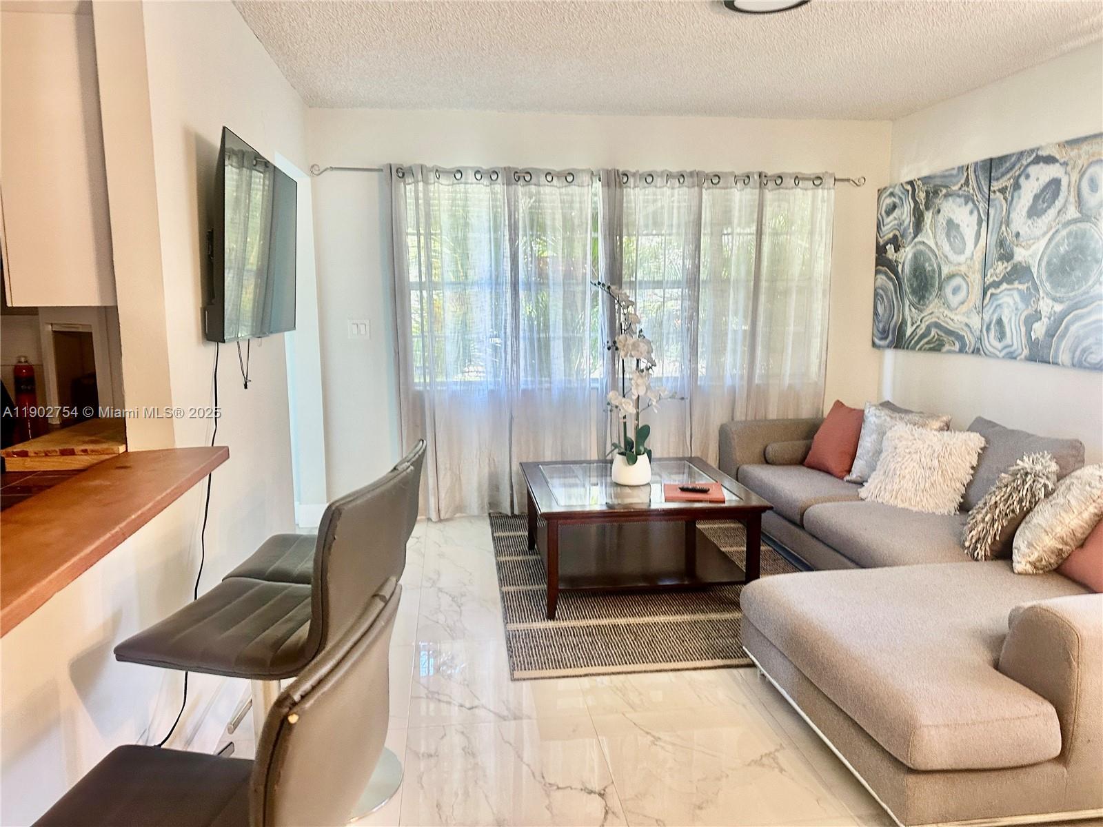 HOLLYWOOD COUNTRY CLUB ES - Residential Lease