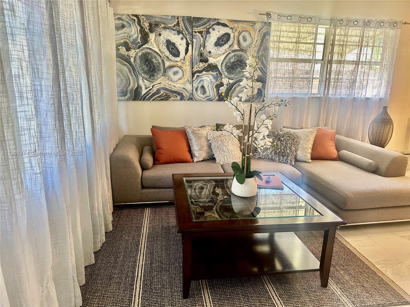 HOLLYWOOD COUNTRY CLUB ES - Residential Lease