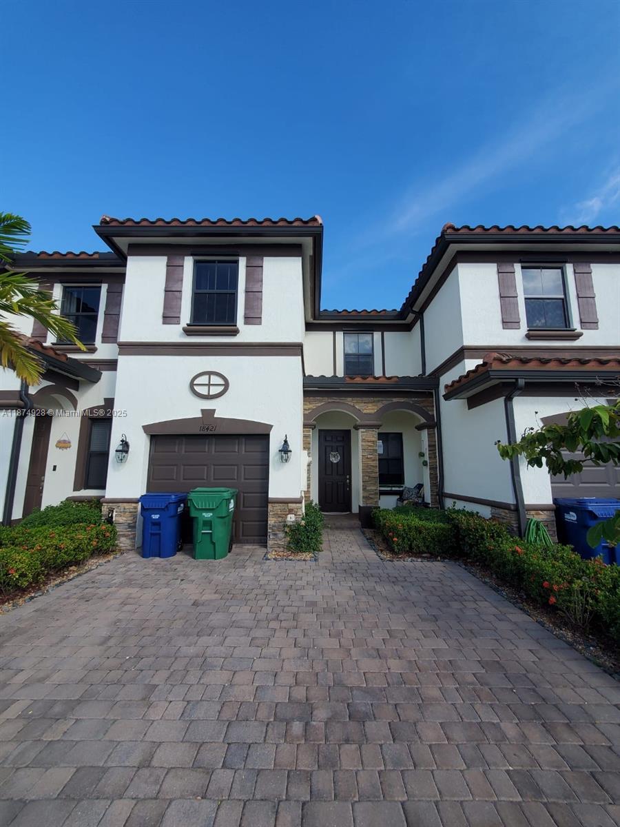 Welcome to this beautiful 3 bedrooms and 2.5 bathrooms townhome at Turquesa, built in 2018.
Gorgeous laminate flooring on the second floor and stairs. Master bathroom was remodeled.
Conveniently located close to major highways