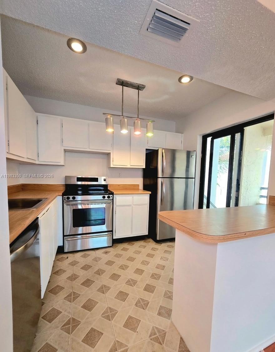 QUATRAINE CONDO III - Residential Lease