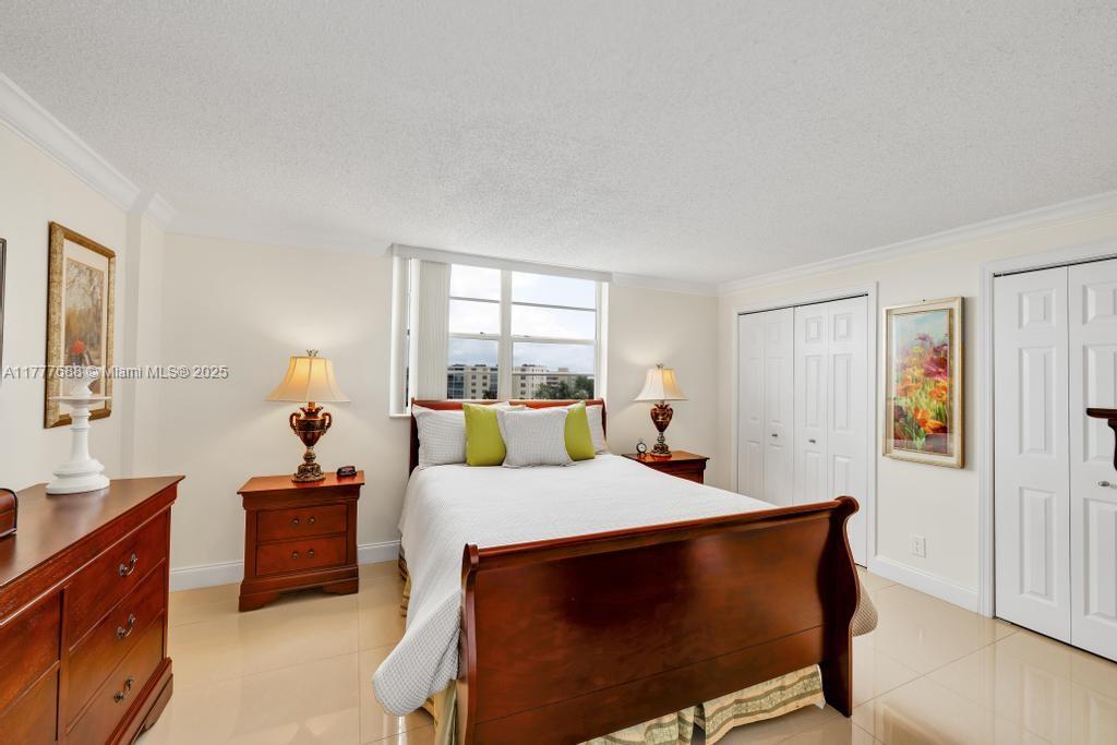 MEADOWBROOK LAKES VIEW CO - Residential