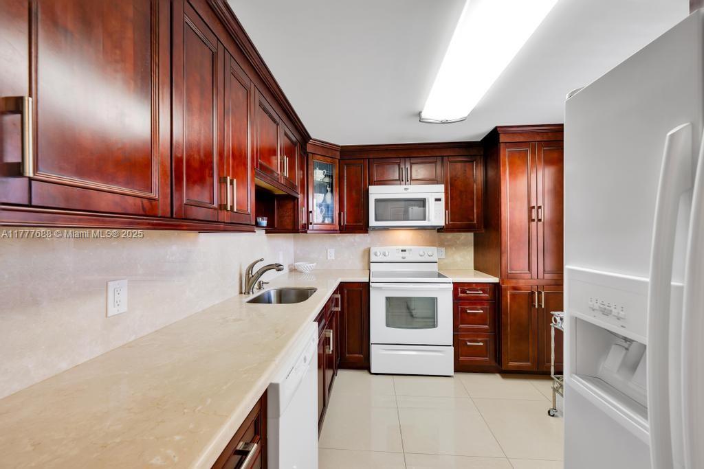 MEADOWBROOK LAKES VIEW CO - Residential