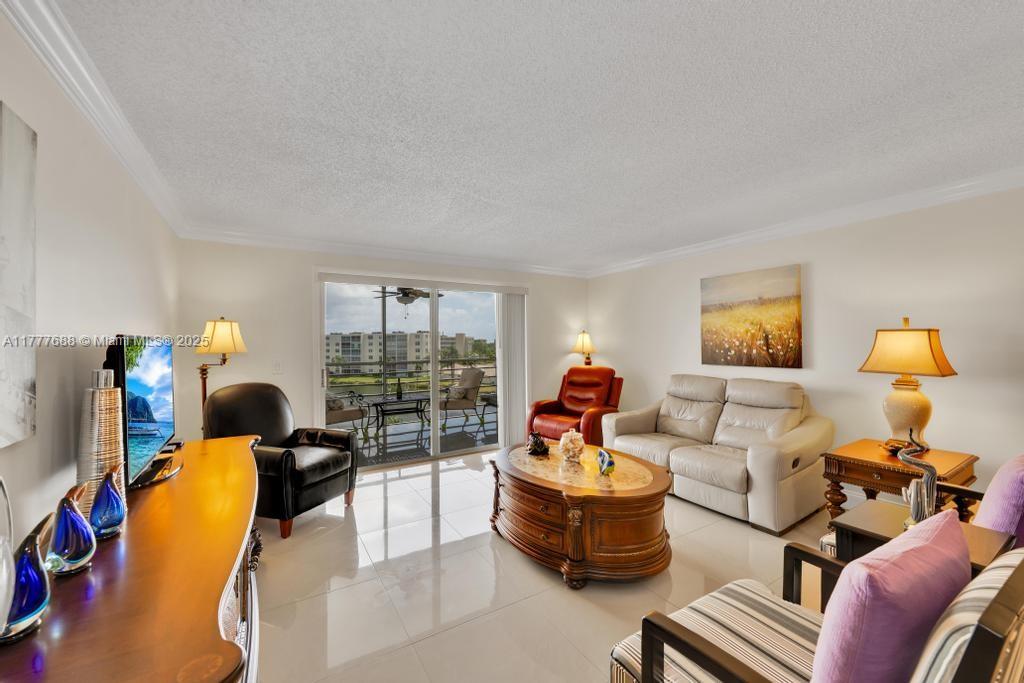 MEADOWBROOK LAKES VIEW CO - Residential