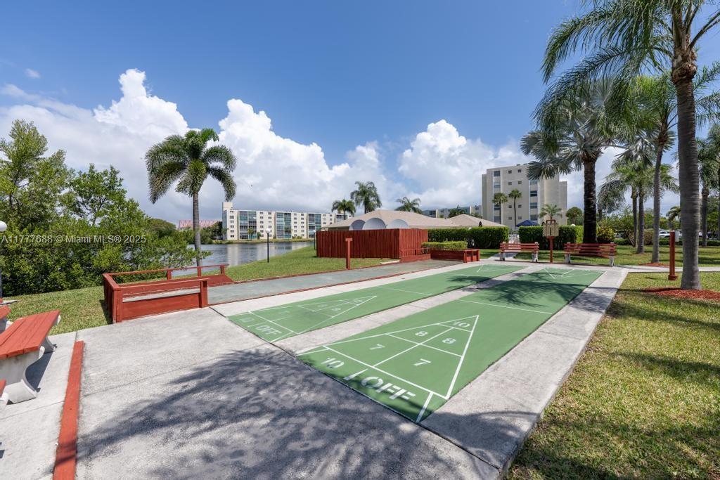 MEADOWBROOK LAKES VIEW CO - Residential