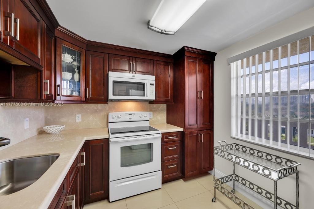 MEADOWBROOK LAKES VIEW CO - Residential