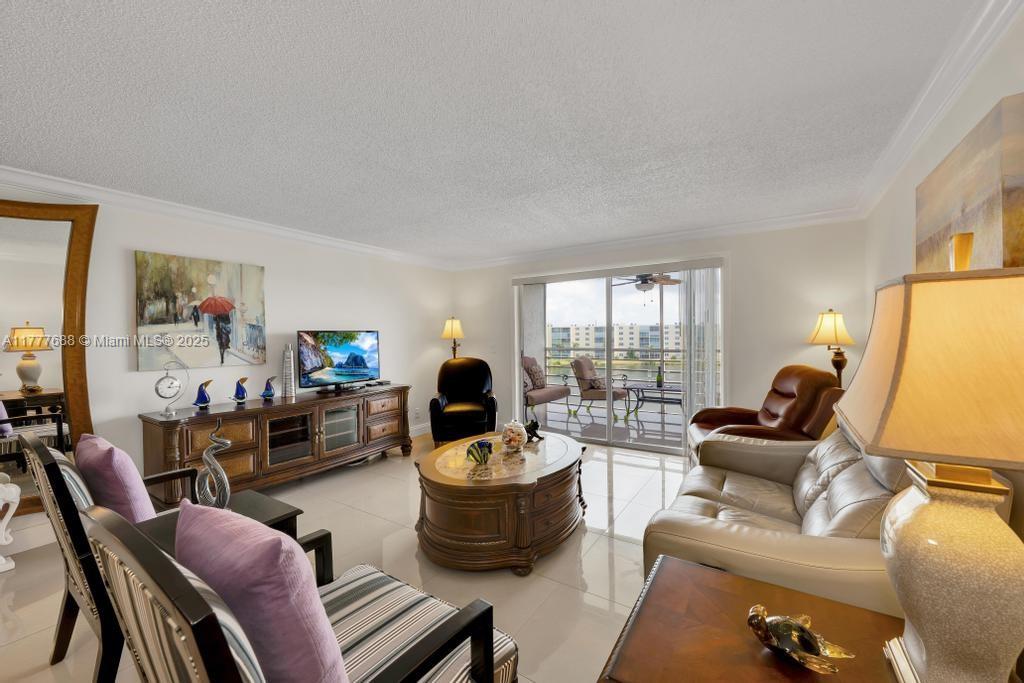 MEADOWBROOK LAKES VIEW CO - Residential