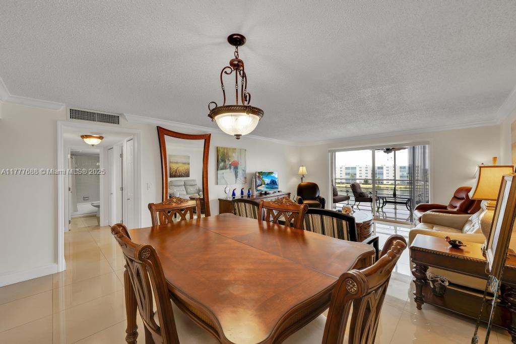 MEADOWBROOK LAKES VIEW CO - Residential