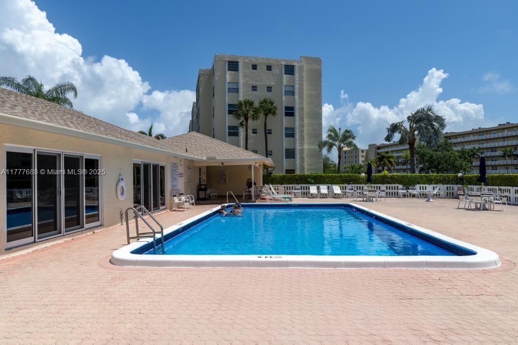 MEADOWBROOK LAKES VIEW CO - Residential