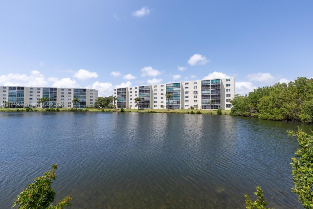 MEADOWBROOK LAKES VIEW CO - Residential
