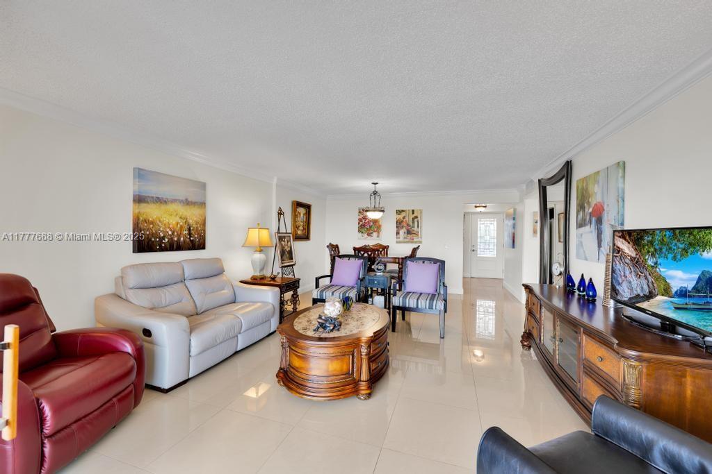 MEADOWBROOK LAKES VIEW CO - Residential