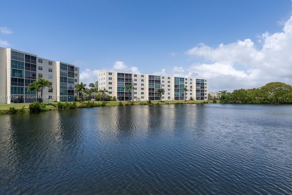 MEADOWBROOK LAKES VIEW CO - Residential