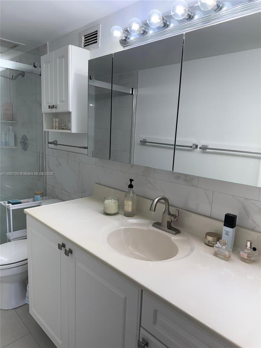 WAVE CONDO - Residential Lease