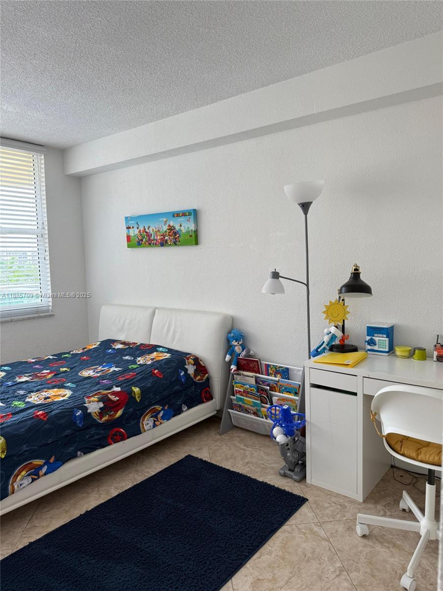 WAVE CONDO - Residential Lease