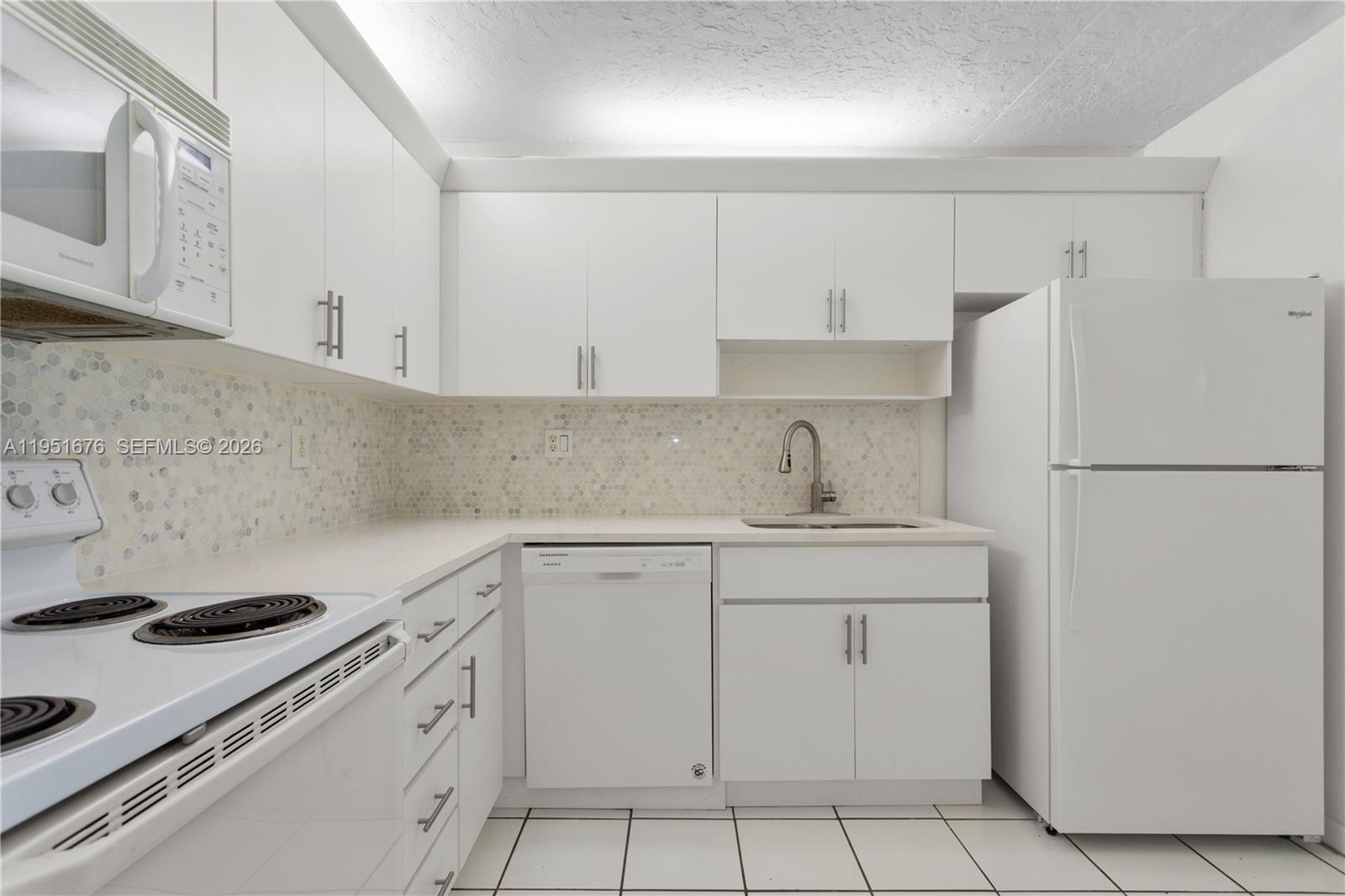 BUILDING THREE OF RACQUET - Residential