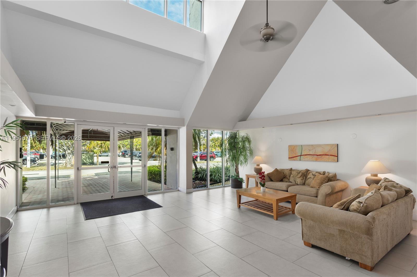 BUILDING THREE OF RACQUET - Residential