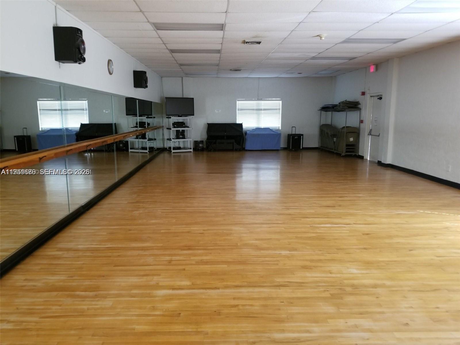 BUILDING THREE OF RACQUET - Residential