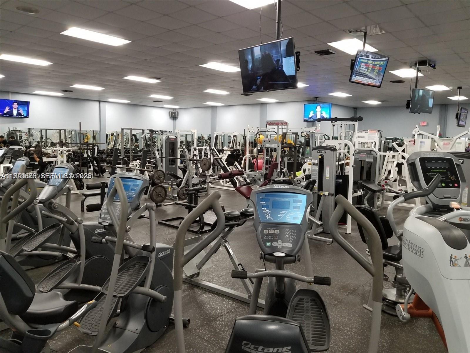 BUILDING THREE OF RACQUET - Residential