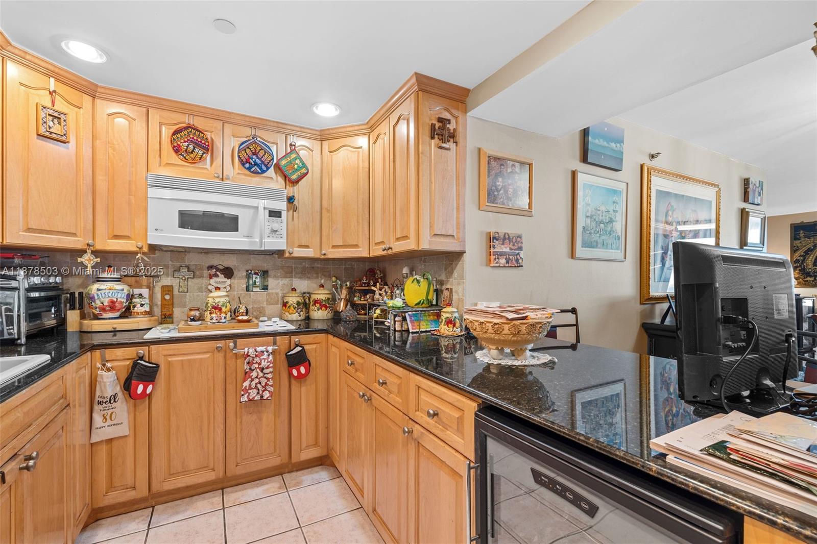 THE RIVIERA CONDO - Residential