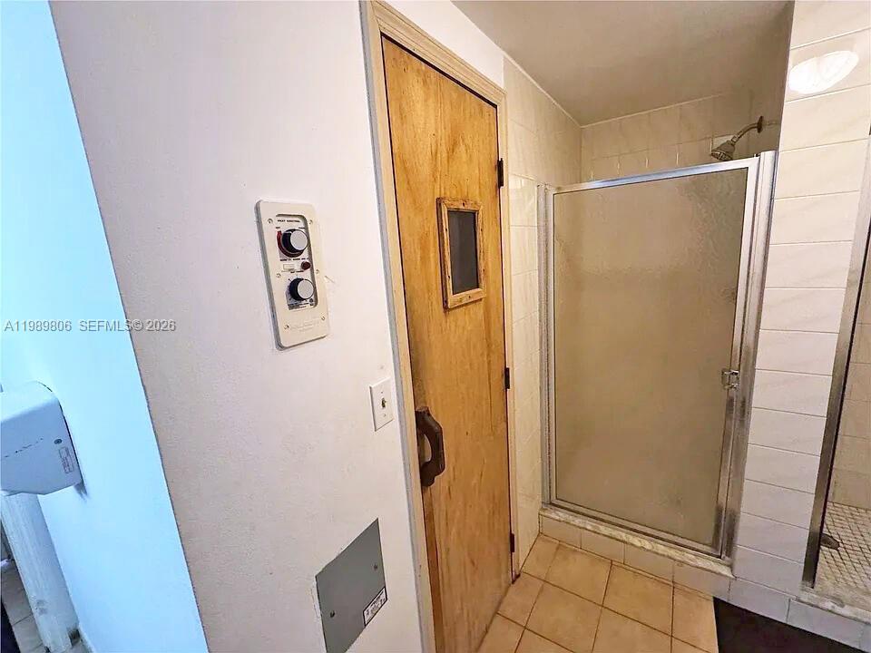 ASHLEIGH HOUSE CONDO - Residential