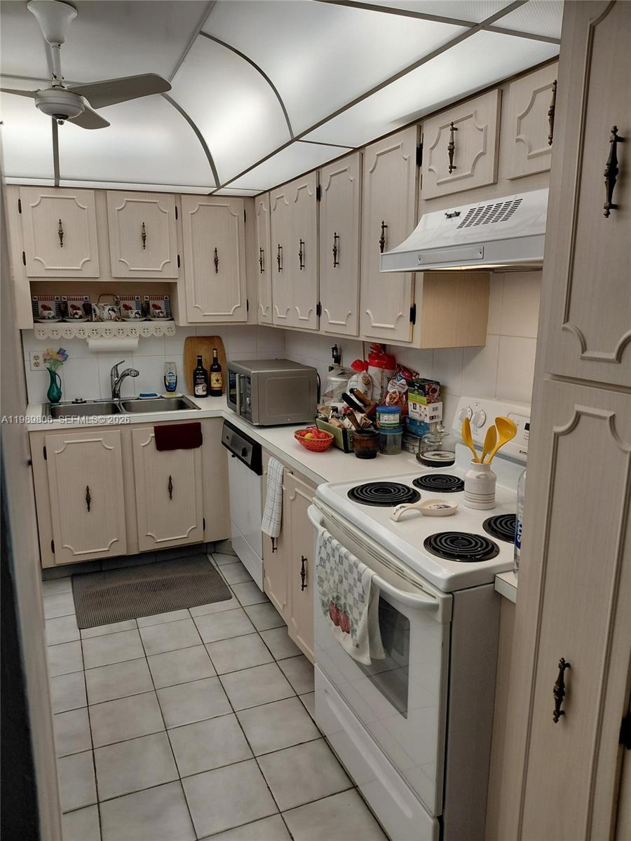 ASHLEIGH HOUSE CONDO - Residential