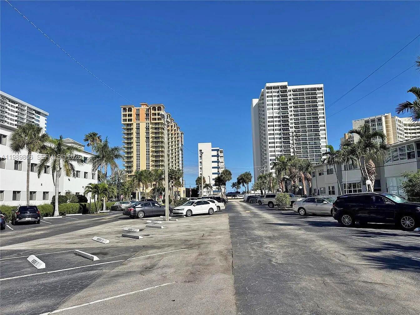 ASHLEIGH HOUSE CONDO - Residential