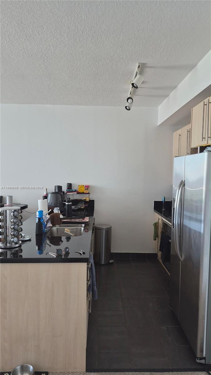 79 SW 12th St 2702-S