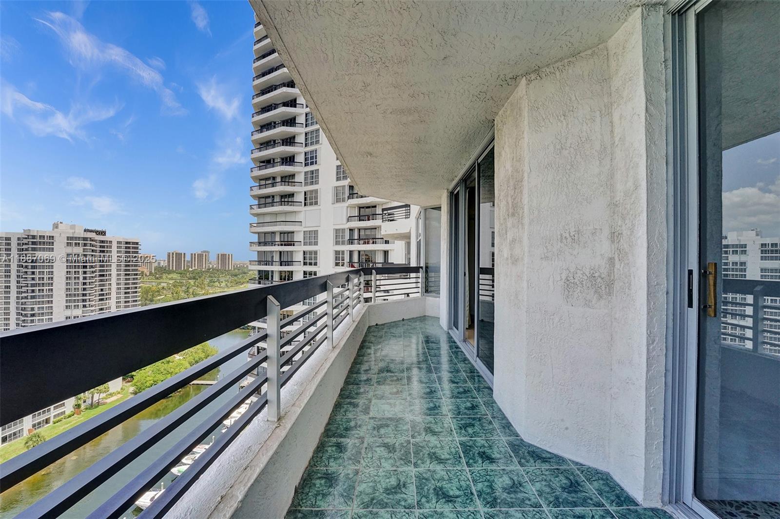 MYSTIC POINTE TOWER 500 C - Residential
