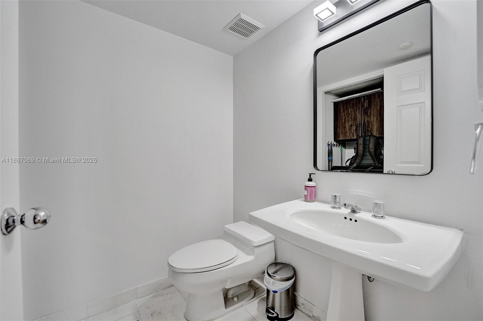 MYSTIC POINTE TOWER 500 C - Residential